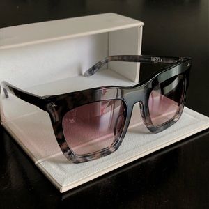 Dezi Sunglasses Fall Back Oversized Square Frame